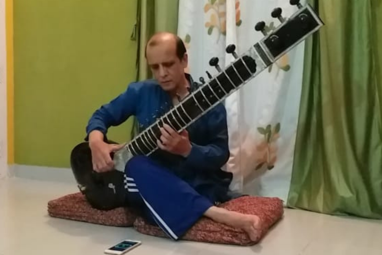 Book Sitar Basic Classes online on PiggyRide