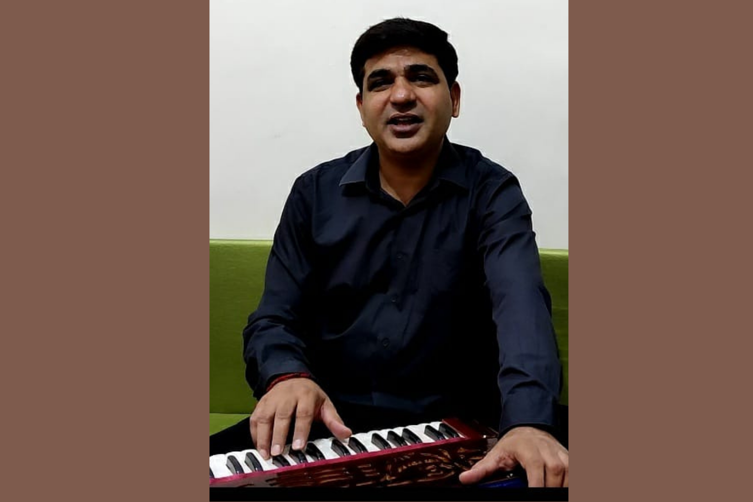 Book Harmonium Classes for Beginners online on PiggyRide
